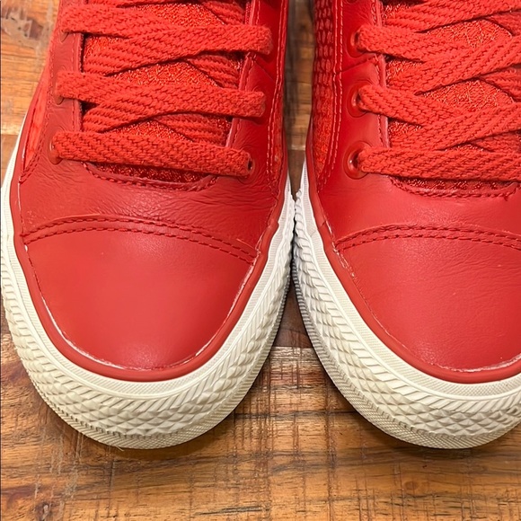 Converse Chuck Taylor Red High-Top Sneakers with Insulated Design, Mens 7 - Picture 3 of 8